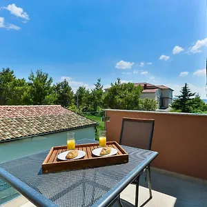 Cascada With Private Jacuzzi And Private Parking Willa Starigrad Paklenica